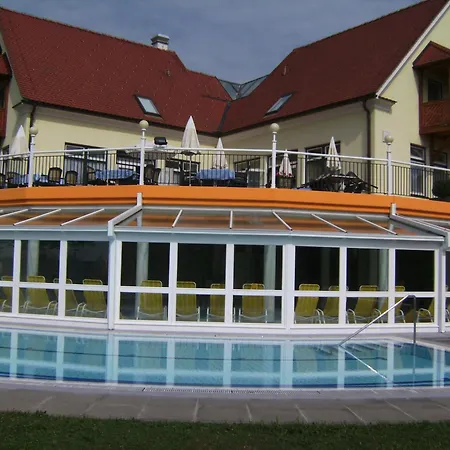 Ferienhaus Bad Waltersdorf Hotel